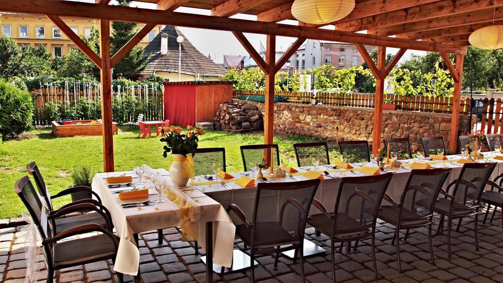 Excalibur Penzion A Restaurace Moravska Trebova Luaran gambar