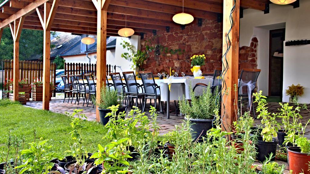 Excalibur Penzion A Restaurace Moravska Trebova Luaran gambar