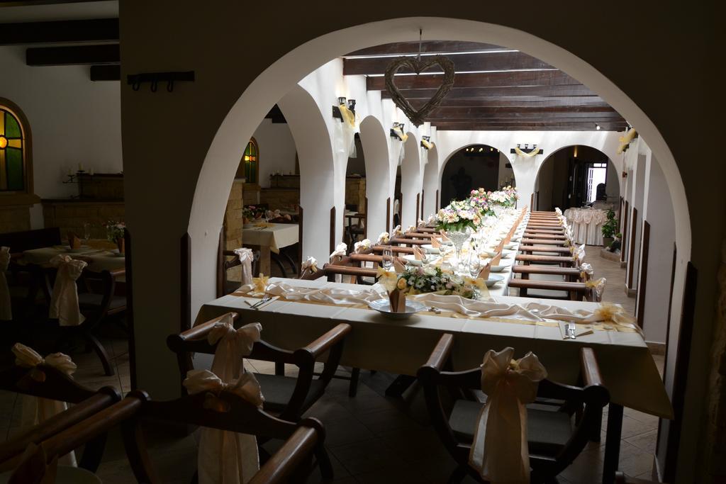 Excalibur Penzion A Restaurace Moravska Trebova Luaran gambar