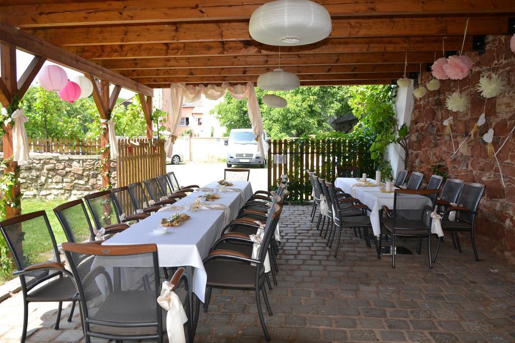 Excalibur Penzion A Restaurace Moravska Trebova Luaran gambar