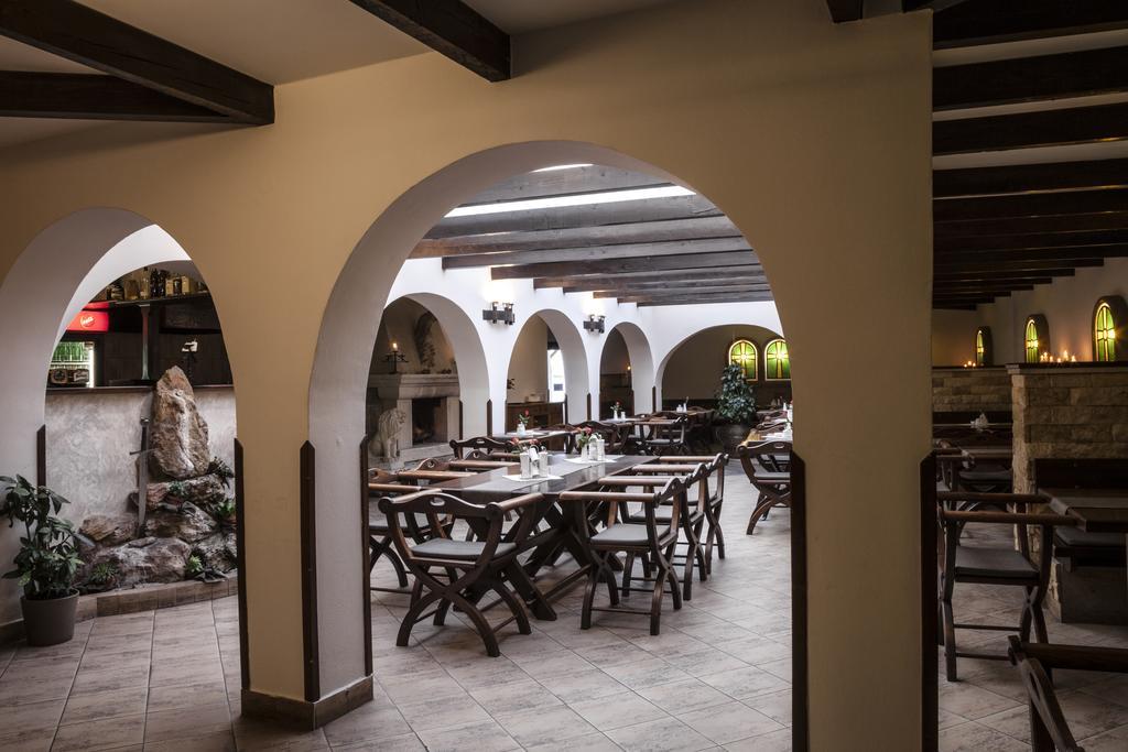 Excalibur Penzion A Restaurace Moravska Trebova Luaran gambar