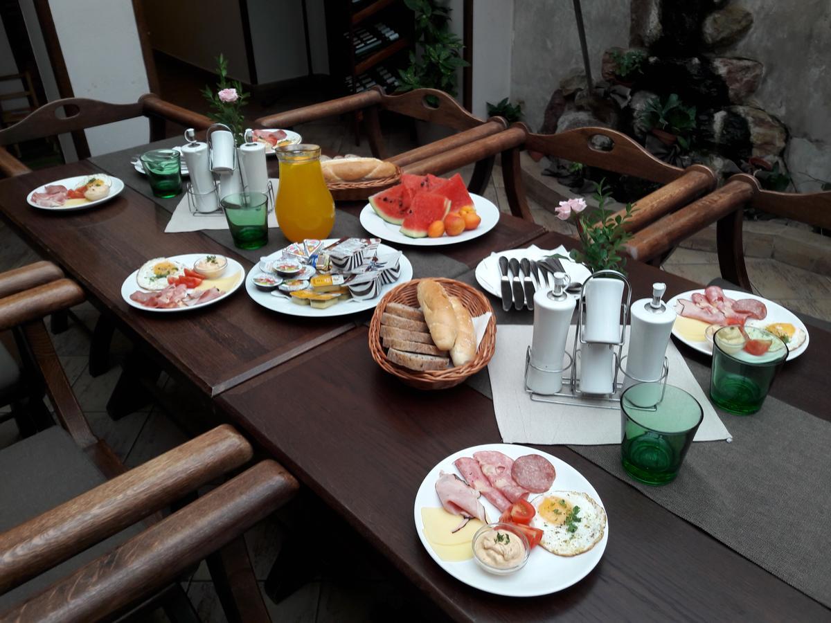 Excalibur Penzion A Restaurace Moravska Trebova Luaran gambar